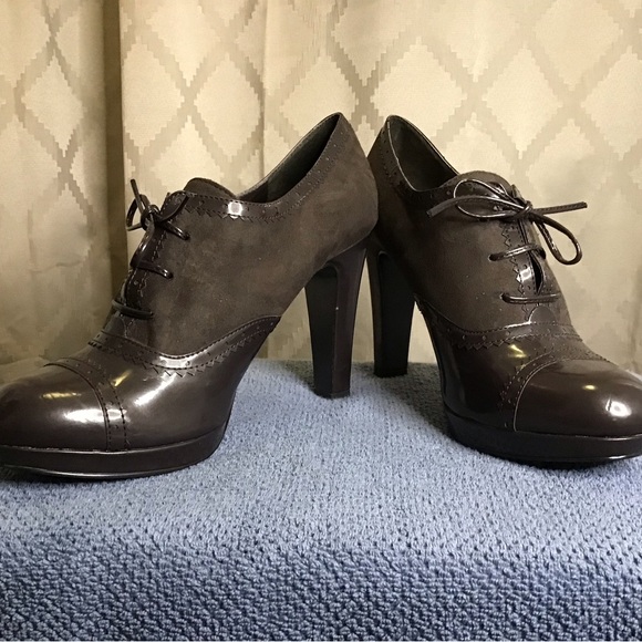 Tahari Wingtip Lace-Up Heels “AGENT” - Picture 11 of 11